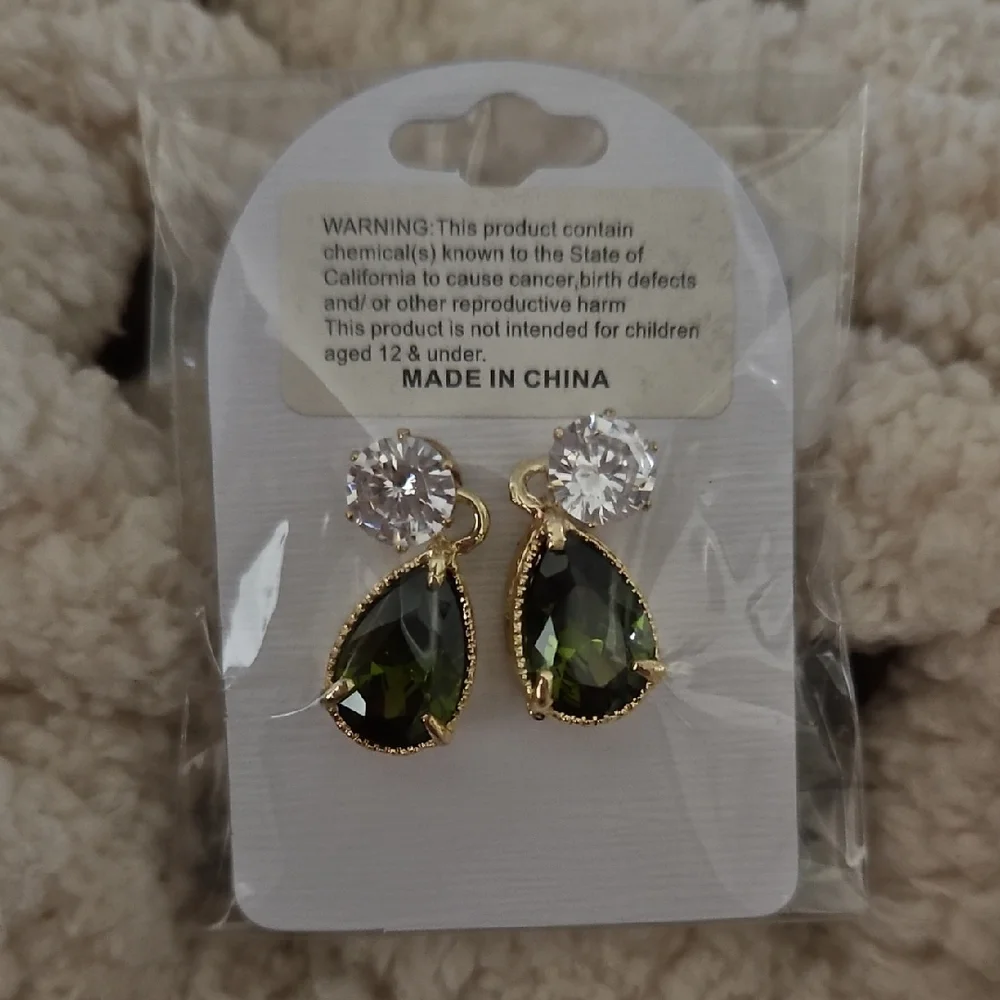 Fashion Jewelry Gold & Emerald Green Teardrop Earrings Faux Diamond Stud